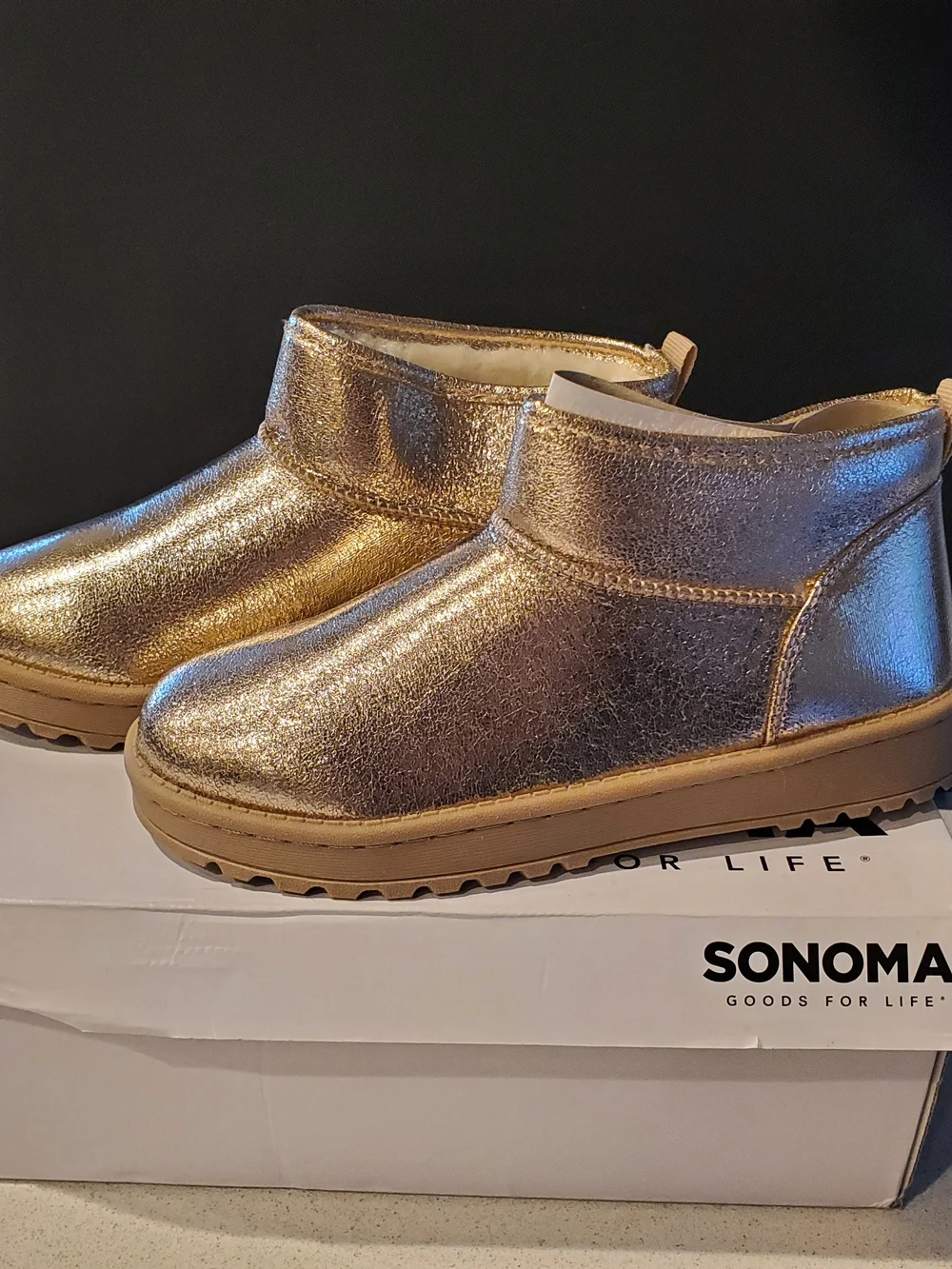 New. Sonoma Kids Metallic Rose Fold. Big kids,Size 4